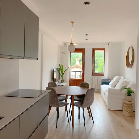 Acogedor Apartamento Con Terraza Y Parking Publico En Comillas Buitenkant foto