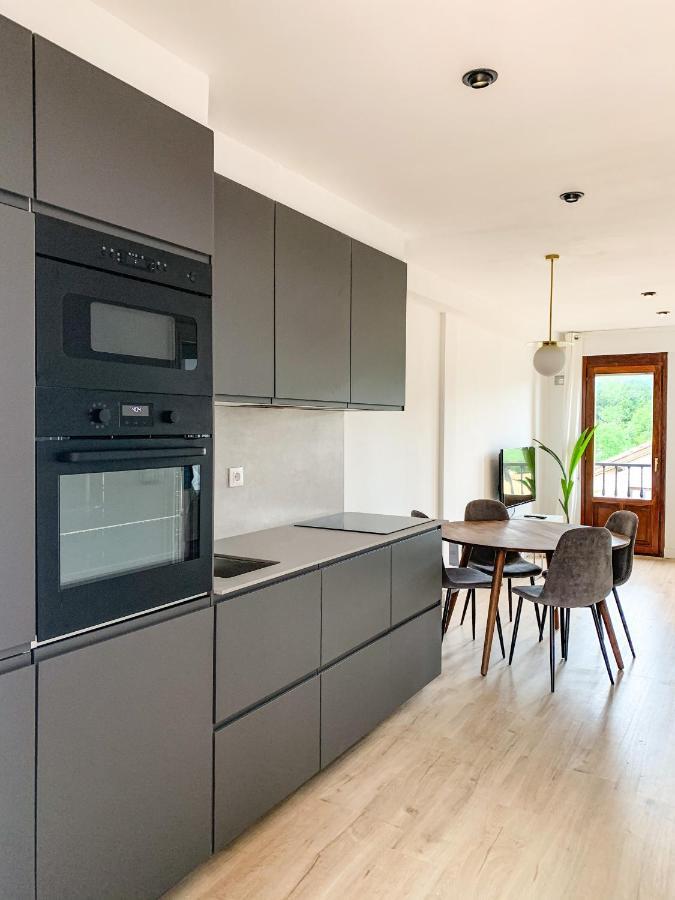 Acogedor Apartamento Con Terraza Y Parking Publico En Comillas Buitenkant foto
