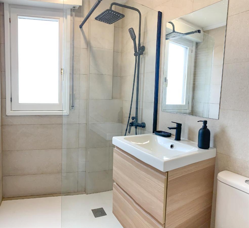 Acogedor Apartamento Con Terraza Y Parking Publico En Comillas Buitenkant foto
