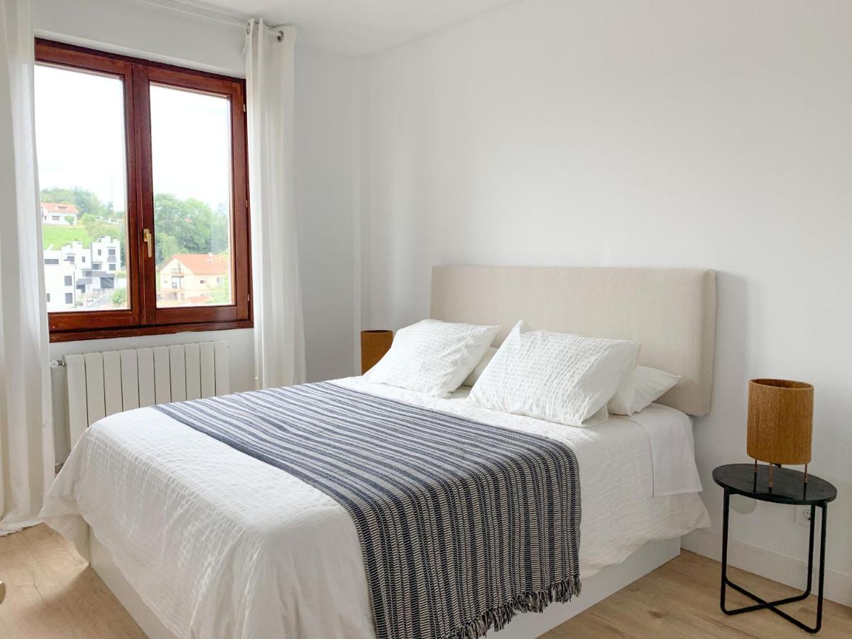Acogedor Apartamento Con Terraza Y Parking Publico En Comillas Buitenkant foto