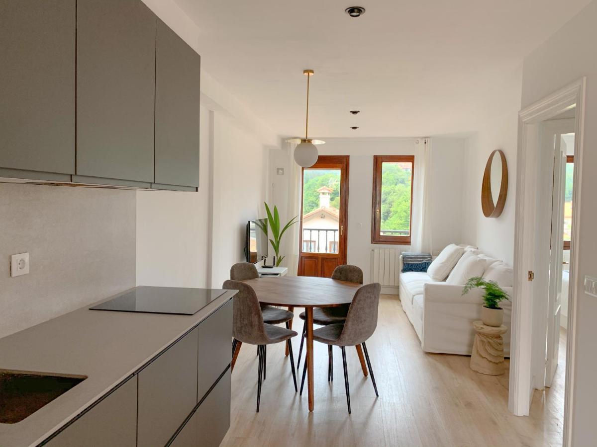 Acogedor Apartamento Con Terraza Y Parking Publico En Comillas Buitenkant foto